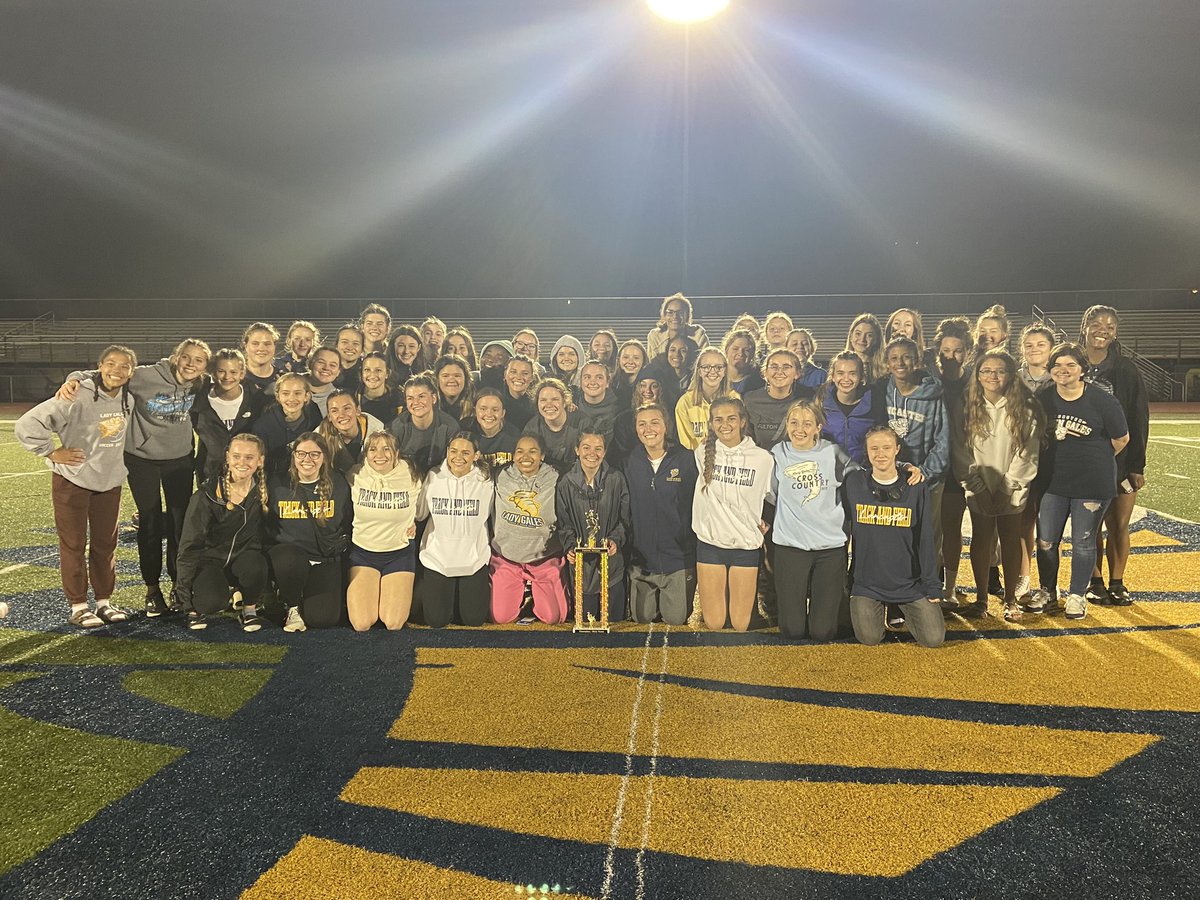 LadyGalesCC's tweet photo. Couldn’t be more proud of these ladies. Stepping up when needed, pushing each other to the next level! https://t.co/8w3uZgBalh