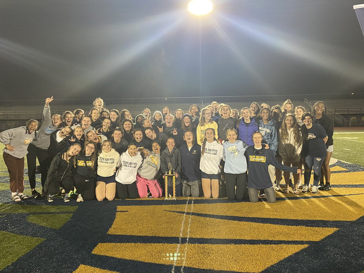 LadyGalesCC's tweet photo. Couldn’t be more proud of these ladies. Stepping up when needed, pushing each other to the next level! https://t.co/8w3uZgBalh