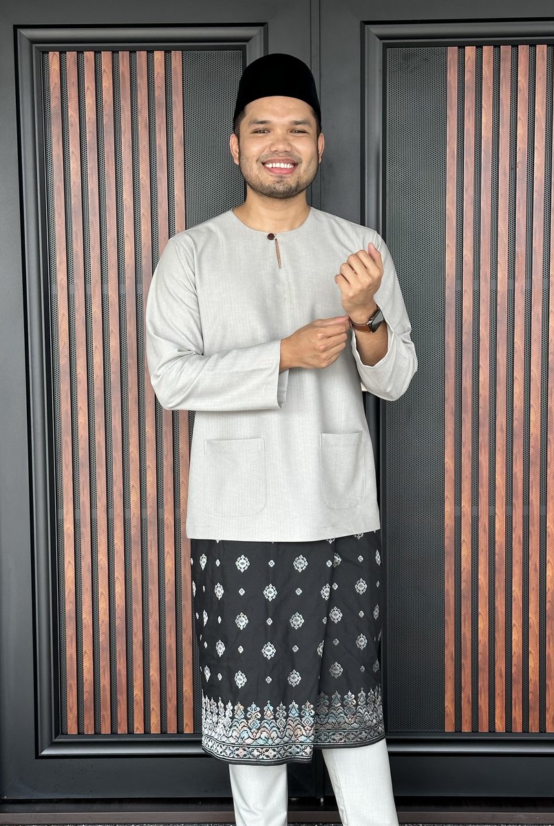 khairulaming's tweet photo. Drop your raya ootd. Selamat hari raya guys! https://t.co/spAnho0hb9