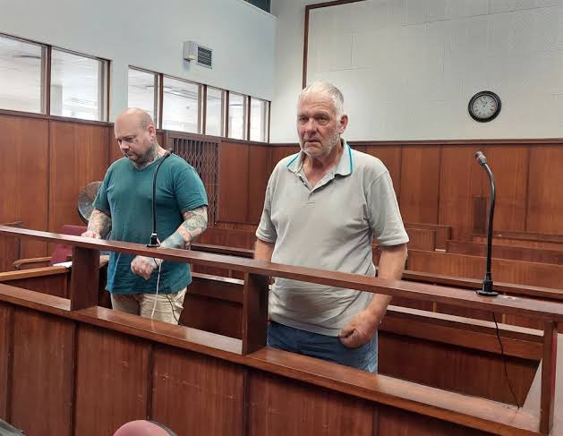ApostleDeza's tweet photo. [BREAKING NEWS] 

European illegal immigrants & Notorious Drug Lords in South Africa, Kenneth Hind (75) and Mark Herbert (45) appeared before the Durban Magistrate Court yesterday. 

The Notorious Two were arrested with drugs worth over 1.6 million rand, unlicensed guns and firearms, a large undisclosed amount of money and six passports from different countries on the 13th April. 

Media was previously refused permission to publish their images, I’ll leave you to guess why, you don’t have to look far. The Notorious Two remains in custody, they were seeking bail after claiming the 75 year old white Thief was sick & too good for prison🙄imagine! Seeeh Makgowa🚮