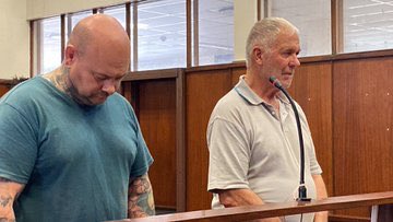 ApostleDeza's tweet photo. [BREAKING NEWS] 

European illegal immigrants & Notorious Drug Lords in South Africa, Kenneth Hind (75) and Mark Herbert (45) appeared before the Durban Magistrate Court yesterday. 

The Notorious Two were arrested with drugs worth over 1.6 million rand, unlicensed guns and firearms, a large undisclosed amount of money and six passports from different countries on the 13th April. 

Media was previously refused permission to publish their images, I’ll leave you to guess why, you don’t have to look far. The Notorious Two remains in custody, they were seeking bail after claiming the 75 year old white Thief was sick & too good for prison🙄imagine! Seeeh Makgowa🚮