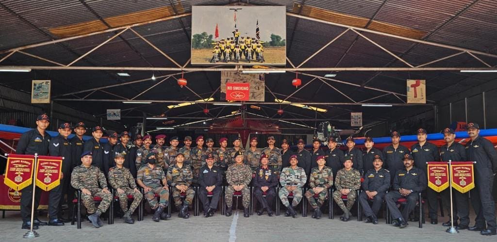 artrac_ia's tweet photo. “Flying High, Dominating the Skies”
Lt Gen PS Minhas, #Commandant #OTAGaya felicitated budding Pilots of Basic Microlight Flying Course at Army Adventure Nodal Centre (Microlight), Gaya. He complimented the Team #FlyingRabbits for excellent & successful conduct.
#ARTRAC
@adgpi https://t.co/11uCu8XGmK