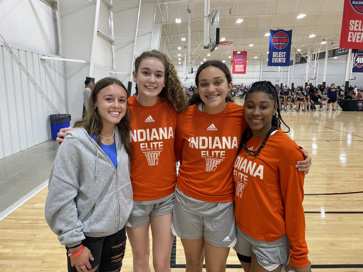 LexyGibb's tweet photo. Lots of basketball today! Very thankful for the opportunity to be able to compete at the preview #ThePreview #SheHoopsOhio
Took a big team win tonight at #theclash2023 also thank you @taylee_woodbury for coming and supporting former teammates! https://t.co/yOLDbc8jVS
