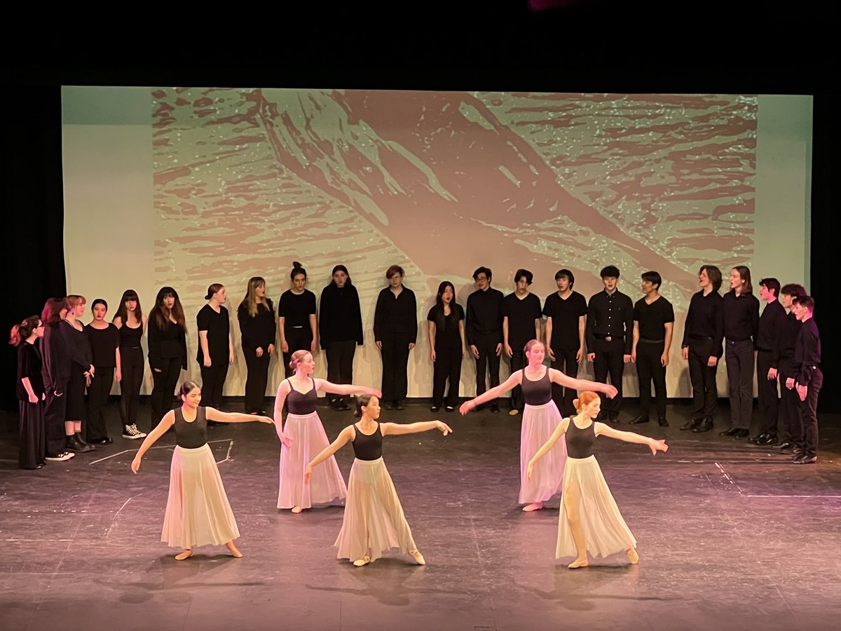 dcchill22's tweet photo. Such a fun night getting to hang with the North Shore Dance department! Daydreams was a huge hit! You’re a rockstar Mrs. K! @nshoredance @drzublionis @BrianMessemer @RyanWOHara  @NSMSBands @CatalanoChoirs @NSArts1 @NSArtsAngels @NSMS_Masquers @NMasquers @CarolASmyth https://t.co/JN533aZBPU