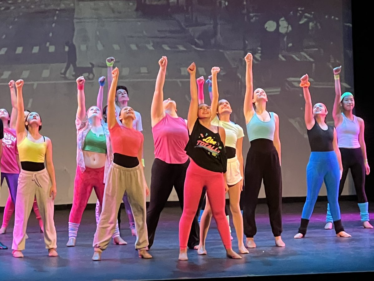 dcchill22's tweet photo. Such a fun night getting to hang with the North Shore Dance department! Daydreams was a huge hit! You’re a rockstar Mrs. K! @nshoredance @drzublionis @BrianMessemer @RyanWOHara  @NSMSBands @CatalanoChoirs @NSArts1 @NSArtsAngels @NSMS_Masquers @NMasquers @CarolASmyth https://t.co/JN533aZBPU