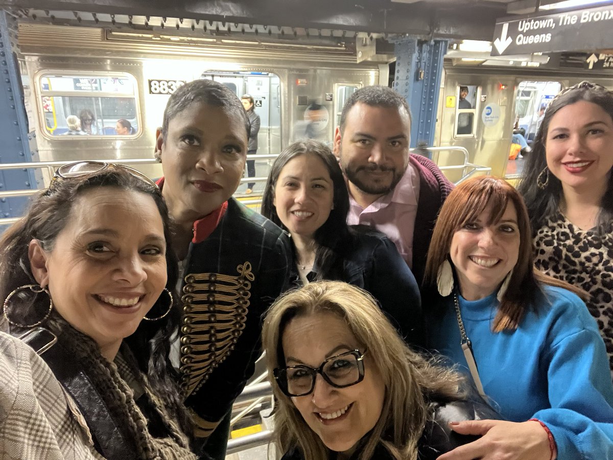 JannetSanchezAP's tweet photo. Teambuilding in the big apple!! 🍎🗽#PostConferenceFun #LearningAndTheBrainConference https://t.co/8oYReM4VEf