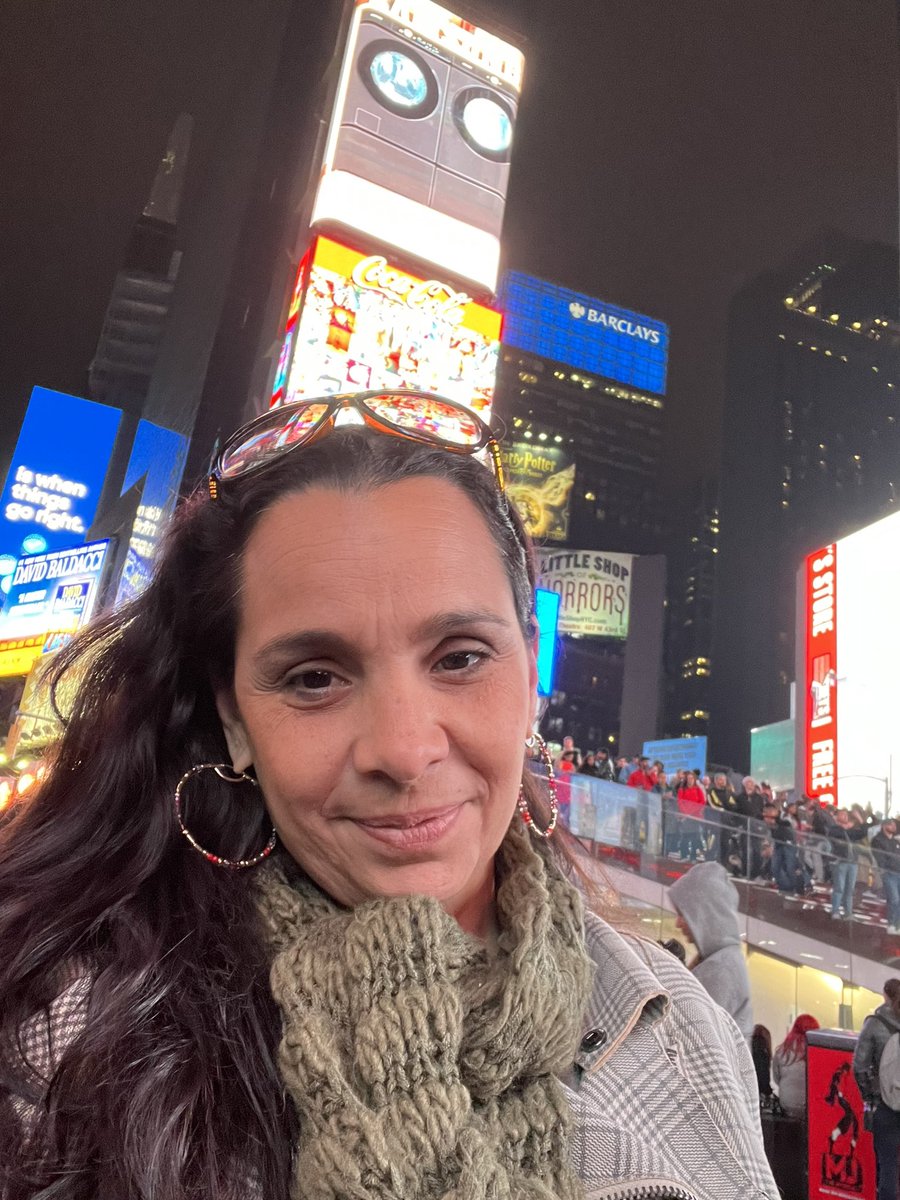 JannetSanchezAP's tweet photo. Teambuilding in the big apple!! 🍎🗽#PostConferenceFun #LearningAndTheBrainConference https://t.co/8oYReM4VEf