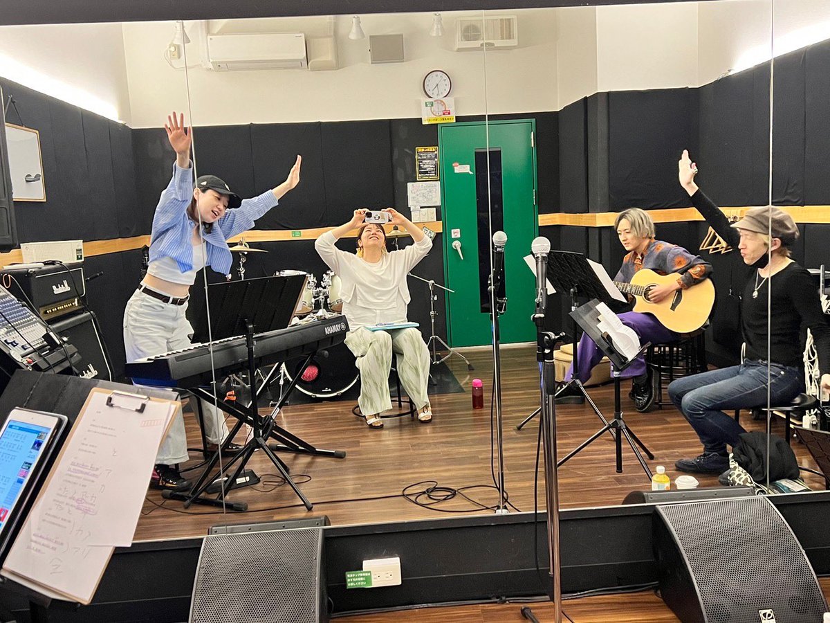 heart_hit03's tweet photo. 今月も私達の番組を聞いてくださりありがとうございました😊

YouTubeにもアーカイブがあがっていますので、ぜひご覧ください✨

次回は5/19 19:30スタート！！
お楽しみに〜🎵

#hearthithotrand
#radio https://t.co/CysHxVmeEC