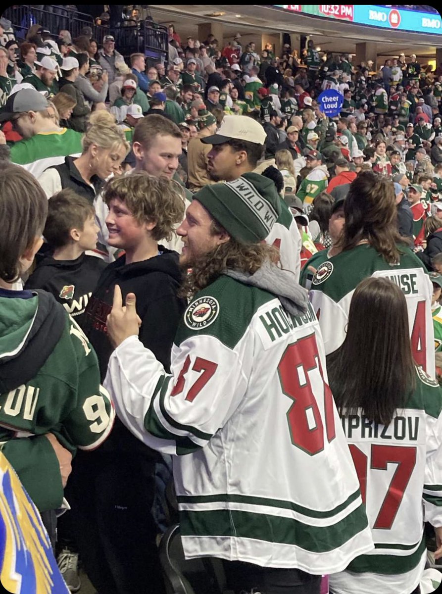 x - Brett Marshall (@b_marsh92) on Twitter photo Minnesota Vikings TE TJ Hockenson in attendance at tonightβs #mnwild game - has spent all game buying drinks for people in his row and taking pictures with fans. Awesome stuff.
πΈ: <a href="/BCzaplewski/">Ben Czaplewski</a> Minnesota Vikings TE TJ Hockenson in attendance at tonightβs #mnwild game - has spent all game buying drinks for people in his row and taking pictures with fans. Awesome stuff.
πΈ: <a href="/BCzaplewski/">Ben Czaplewski</a>