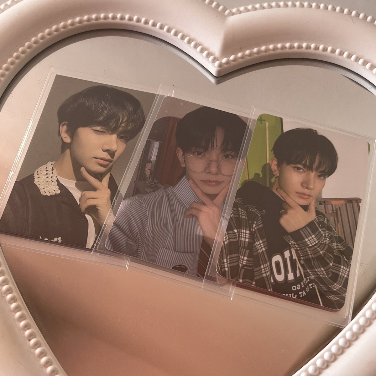 🧺 wts lfb ph 

       🎧 hee specs set 
          ( 9,500 php + pf ) 

  — sold as set 
  🧾 3 weeks dop w/ non refundable dp 
  — mint condition 
  — rcbyt ( heelovcart.carrd.co )
  — reply / dm to claim !  

#. heeseung specs hakanai blue photocard pc