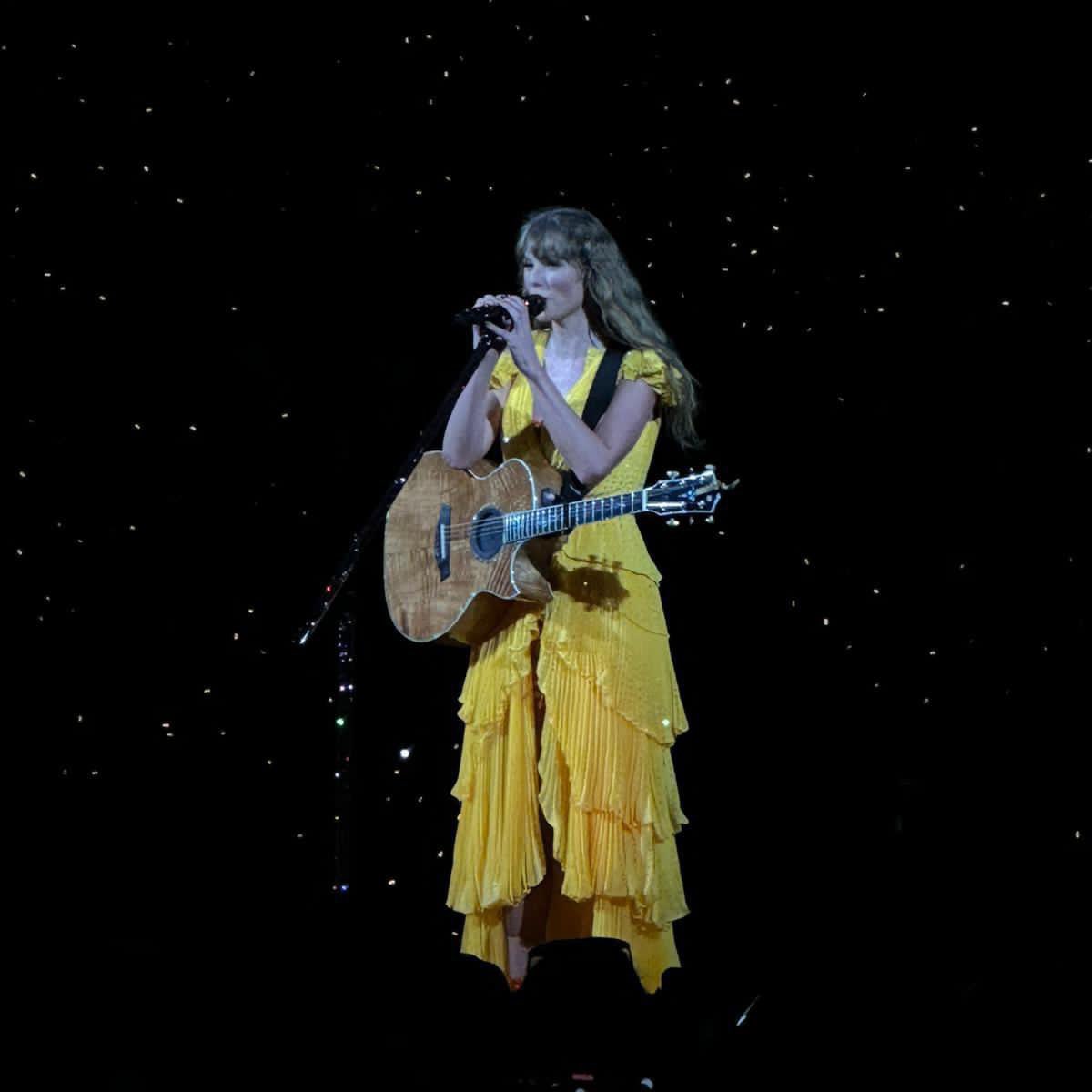 theerastourinfo's tweet photo. Wonderland and You’re Not Sorry are the surprise songs tonight! @taylorswift13 @taylornation13 @nrgpark #TSTheErasTour #HoustonTSTheErasTour #ErasTourHouston #TaylorSwift #1989 #Wonderland #Fearles https://t.co/vARVoMqJRw