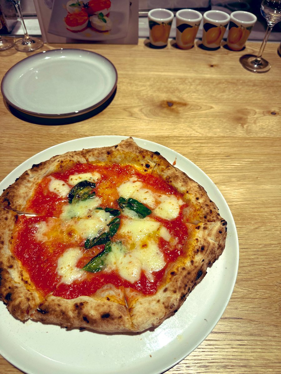 wrx_tom's tweet photo. 村上駅西側に今年3月にオープンした薪窯で焼く本格ナポリピッツァ🍕とイタリアンのお店『STRINGFIELD(ストリングフィールド)』さんもおススメですよ。
#ニイタビ775
#STRINGFIELD
#ストリングフィールド
#村上市 https://t.co/s9AbgYKkK4