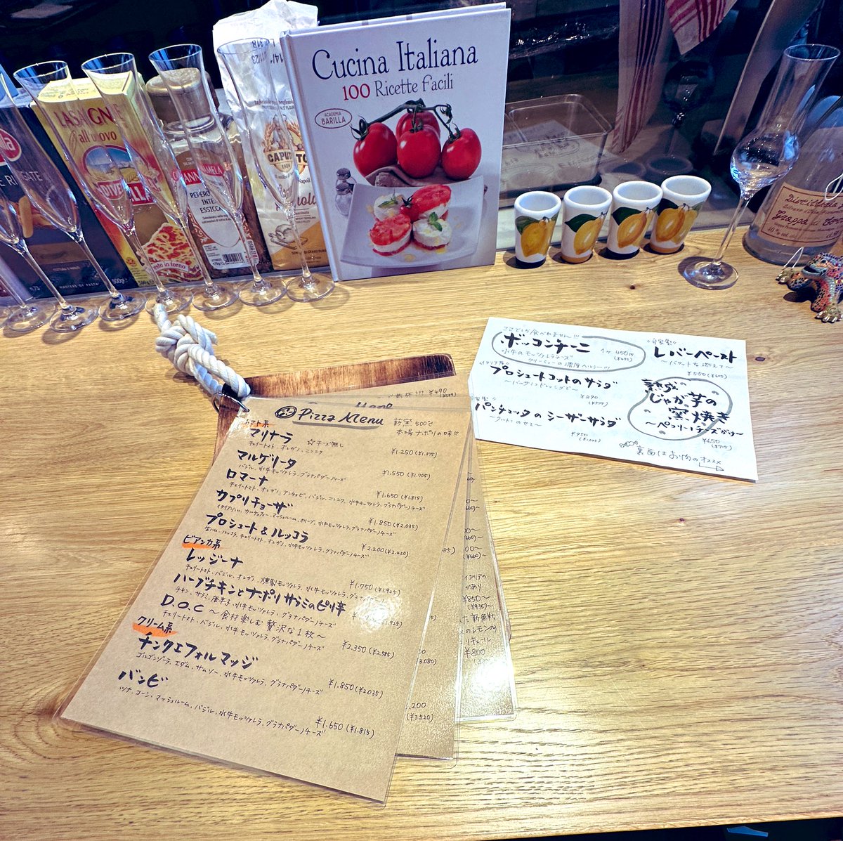 wrx_tom's tweet photo. 村上駅西側に今年3月にオープンした薪窯で焼く本格ナポリピッツァ🍕とイタリアンのお店『STRINGFIELD(ストリングフィールド)』さんもおススメですよ。
#ニイタビ775
#STRINGFIELD
#ストリングフィールド
#村上市 https://t.co/s9AbgYKkK4