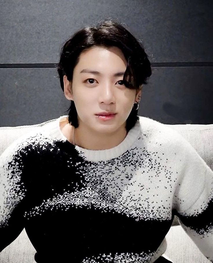 BTS_JKJUNGKK's tweet photo. 좋은 오후 아미들.  토요일은 어땠어..? https://t.co/4KLMotdrJW