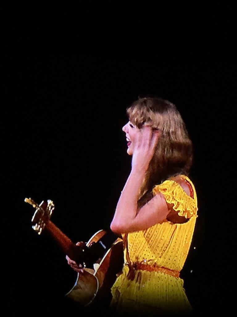 tswifterastour's tweet photo. 🚨| Taylor Swift reveals that “Wonderland” from “1989” is based off of a “twisted Alice In Wonderland”

“I’m insane. Truly.” https://t.co/rmaJRemk72