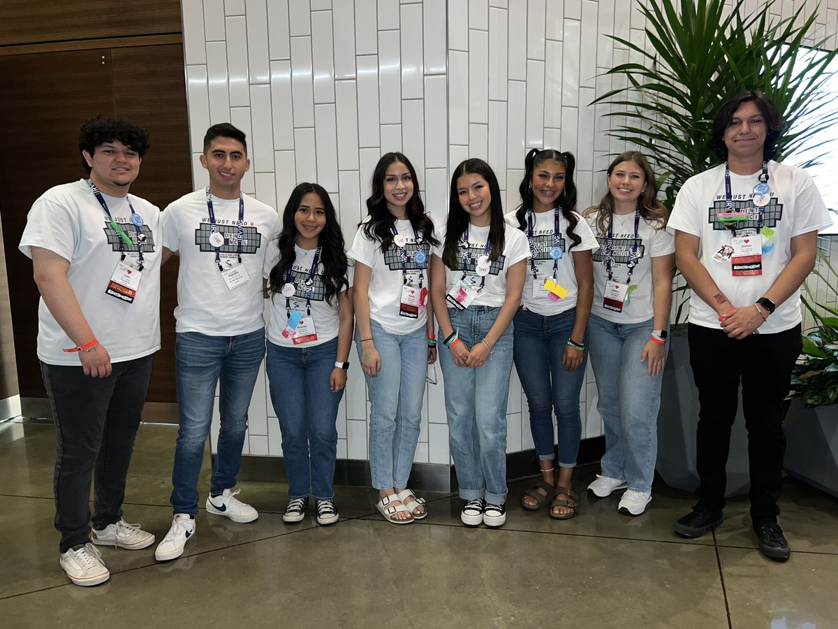 dvhsstuco_'s tweet photo. Day one in the books! #TASCLeadWithHeart #OFOD #THEDISTRICT #ARatedCampus #Stuco #TASC #DistrictIX @dvhsyisd @ysletaisd @TASC_StuCo @District9StuCo @cmlopez1 @IvanCedilloYISD https://t.co/CjnELBHal4
