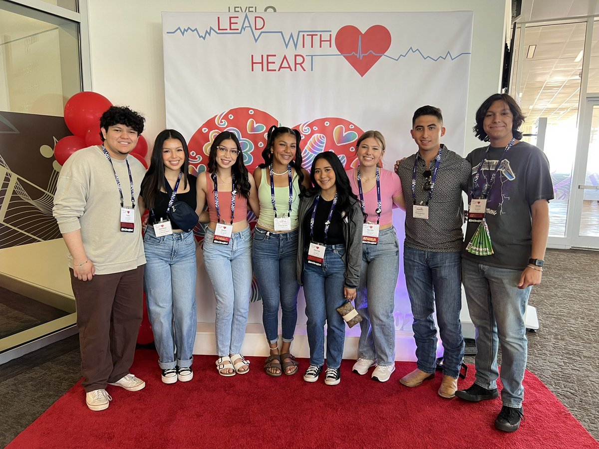 dvhsstuco_'s tweet photo. Day one in the books! #TASCLeadWithHeart #OFOD #THEDISTRICT #ARatedCampus #Stuco #TASC #DistrictIX @dvhsyisd @ysletaisd @TASC_StuCo @District9StuCo @cmlopez1 @IvanCedilloYISD https://t.co/CjnELBHal4