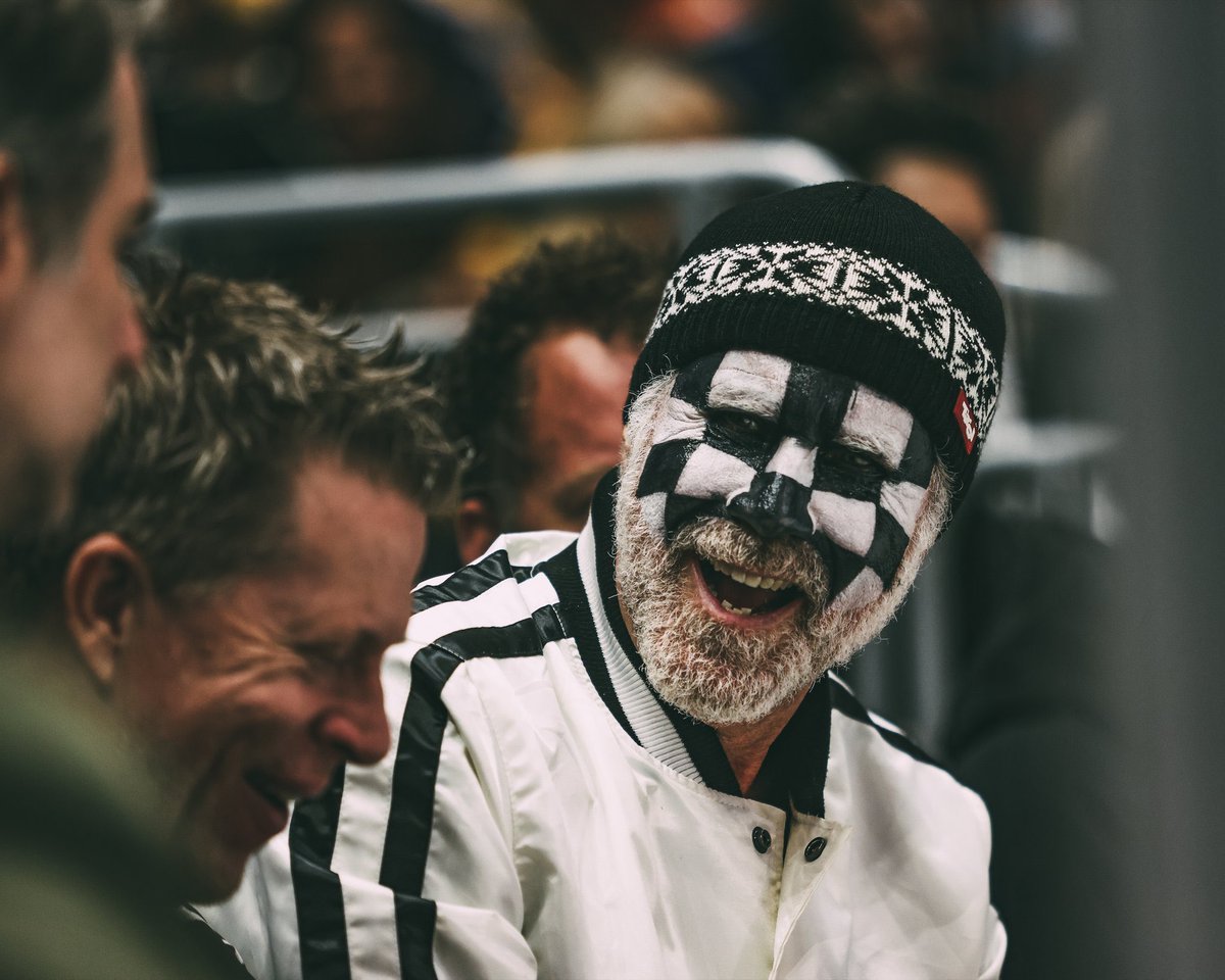 #willfarrell is an #LAKings superfan… and I love it.