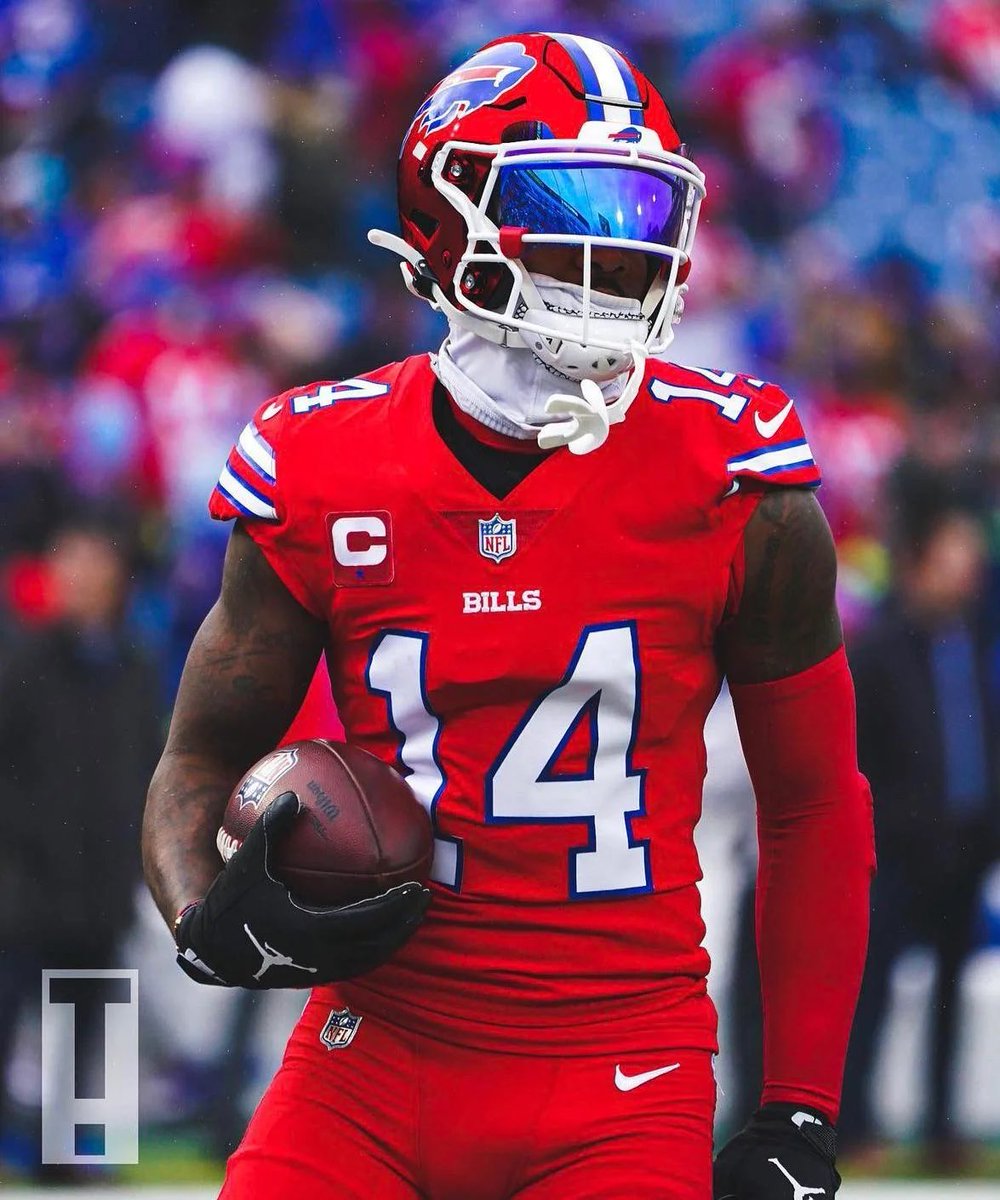 _bbrandonn_'s tweet photo. give us the red helmets @BuffaloBills https://t.co/ZOryFtjAhS