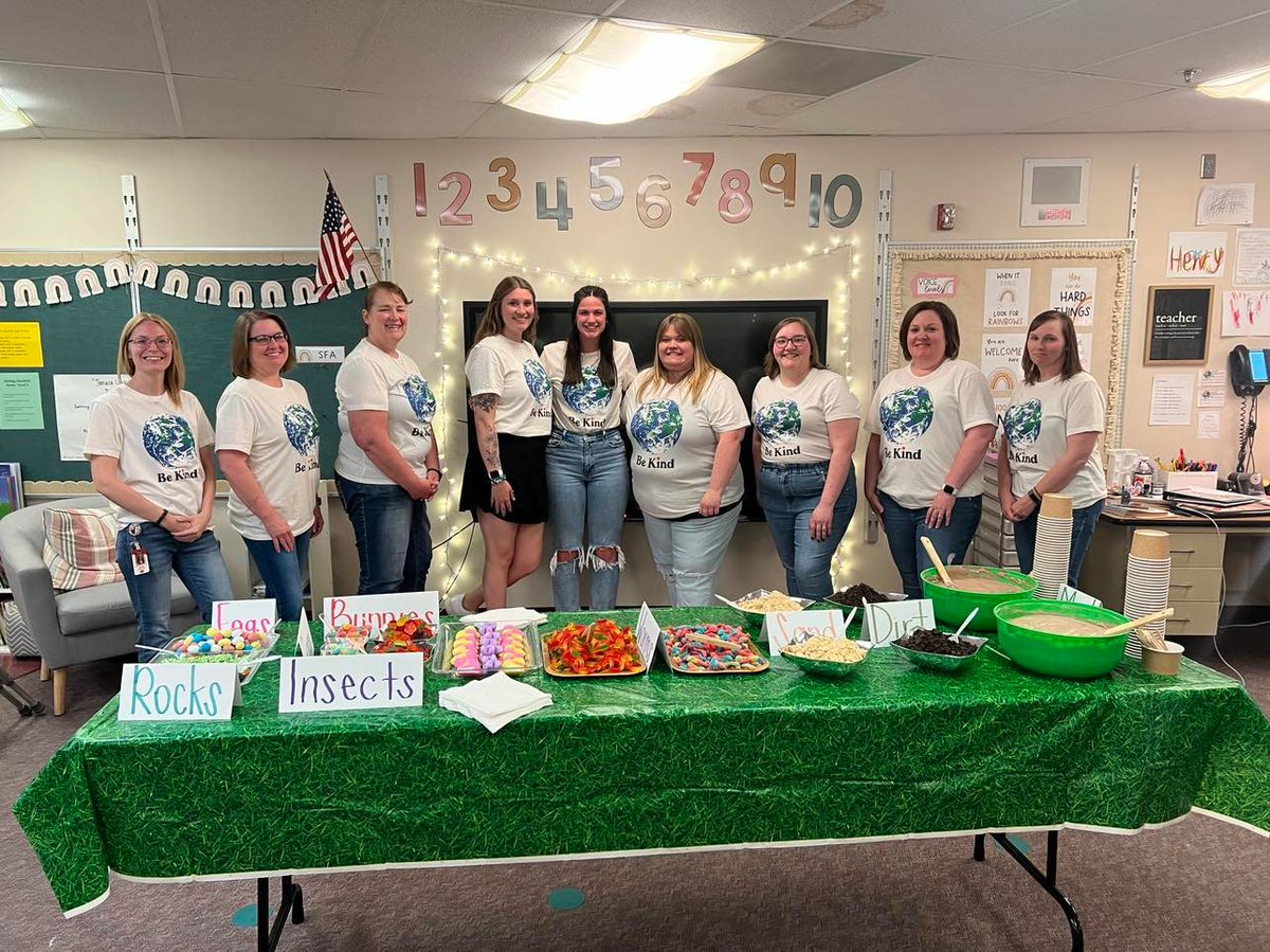 AlyssaFelts93's tweet photo. First Grade Team. Today was our celebration of Earth Day for tomorrow. As a nice treat, the First Grade teachers treated AES staff to dirt cups. It was such a great spread. Thank you, 1st grade ladies. #weare409 @doc_nuge @AESPhoenix @AtchisonPublic https://t.co/SWH4e4WpJL