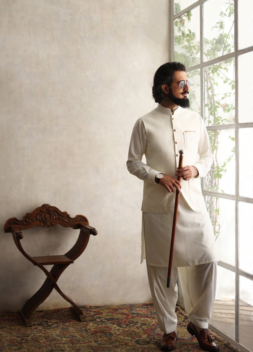 Eid Mubarak ✨
may this day bring prosperity &amp; peace in the country &amp; Ummah ( Ameen )