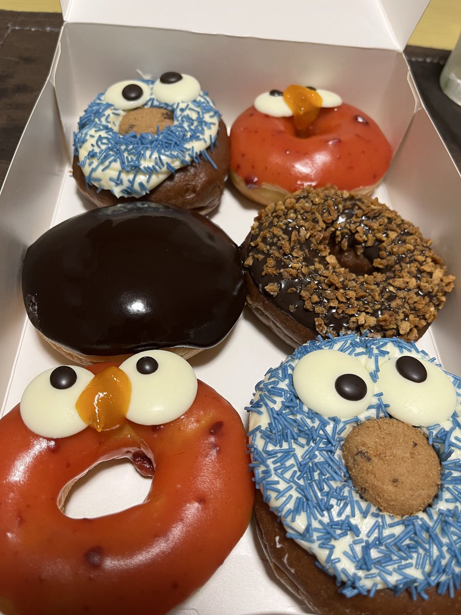 Vzoneshishiba's tweet photo. 【無限やねん】
あんなー
ドーナツってなー無限やねん🍩
気がついたら全部無くなってんねん🍩
せやけどなー
穴開いてるからゼロカロリーやねん🍩
誕生月だから15%OFFやねん🍩
…そして反省の黒酢。
今日も全力除菌っ🙄
#ネタ切れのお知らせ
#ドーナツ
#クリスピークリームドーナツ
#HLLSPD https://t.co/Pnao6MUBe8