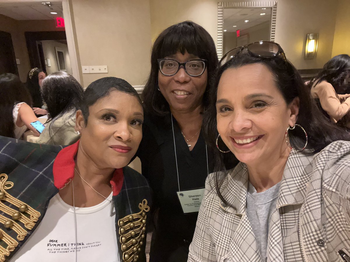 riversidebulld1's tweet photo. Riverside family took on #NYC @ the #LearningAndTheBrain Conference Day 1️⃣ Thank you @MiamiLEARNS for this opportunity to grow together! 🧠 @riversidebulld1 @MDCPSCentral @MjLewis13 @MsSwainCRO @SuptDotres https://t.co/rotmY58K8h