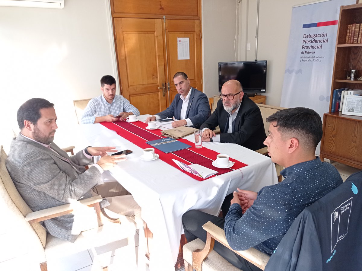Delegación Presidencial Provincial de Petorca (@dpppetorca) on Twitter photo ✅Hoy nos reunimos con el Vicerrector de vinculación con el medio de la <a href="/uvalpochile/">Universidad de Valparaíso</a>, Carlos Lara, a fin de avanzar en el convenio de colaboración que estamos desarrollando como Delegación para nuestra provincia👏 <a href="/luis_soto_perez/">Luis Soto Pérez</a> ✅Hoy nos reunimos con el Vicerrector de vinculación con el medio de la <a href="/uvalpochile/">Universidad de Valparaíso</a>, Carlos Lara, a fin de avanzar en el convenio de colaboración que estamos desarrollando como Delegación para nuestra provincia👏 <a href="/luis_soto_perez/">Luis Soto Pérez</a>
