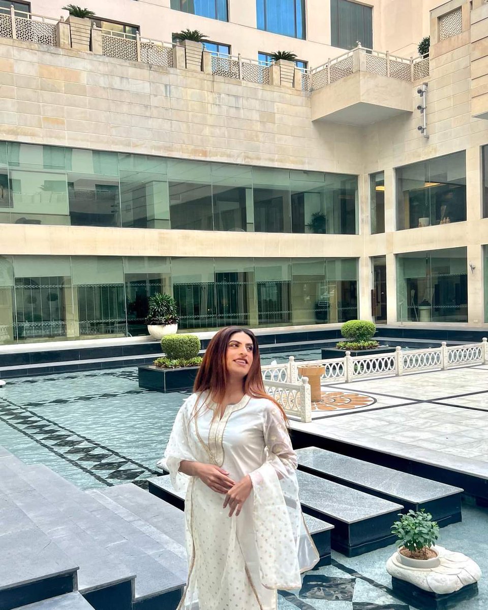 SushantDivgikr's tweet photo. @thedivasushant 🎶Dekho chand aaya.. Chand nazar aaya🌙🎶  MashaAllah! Chand Mubarak EID MUBARAK🌙🤲🏻😇 my love❤️😍 to you and fam🤗 May Allah bless you with the best always! Today in this beautiful festival of EID sending you love, light, positivity and happiness❤️ #mypforlife💞 https://t.co/HV7Q9KiTFc