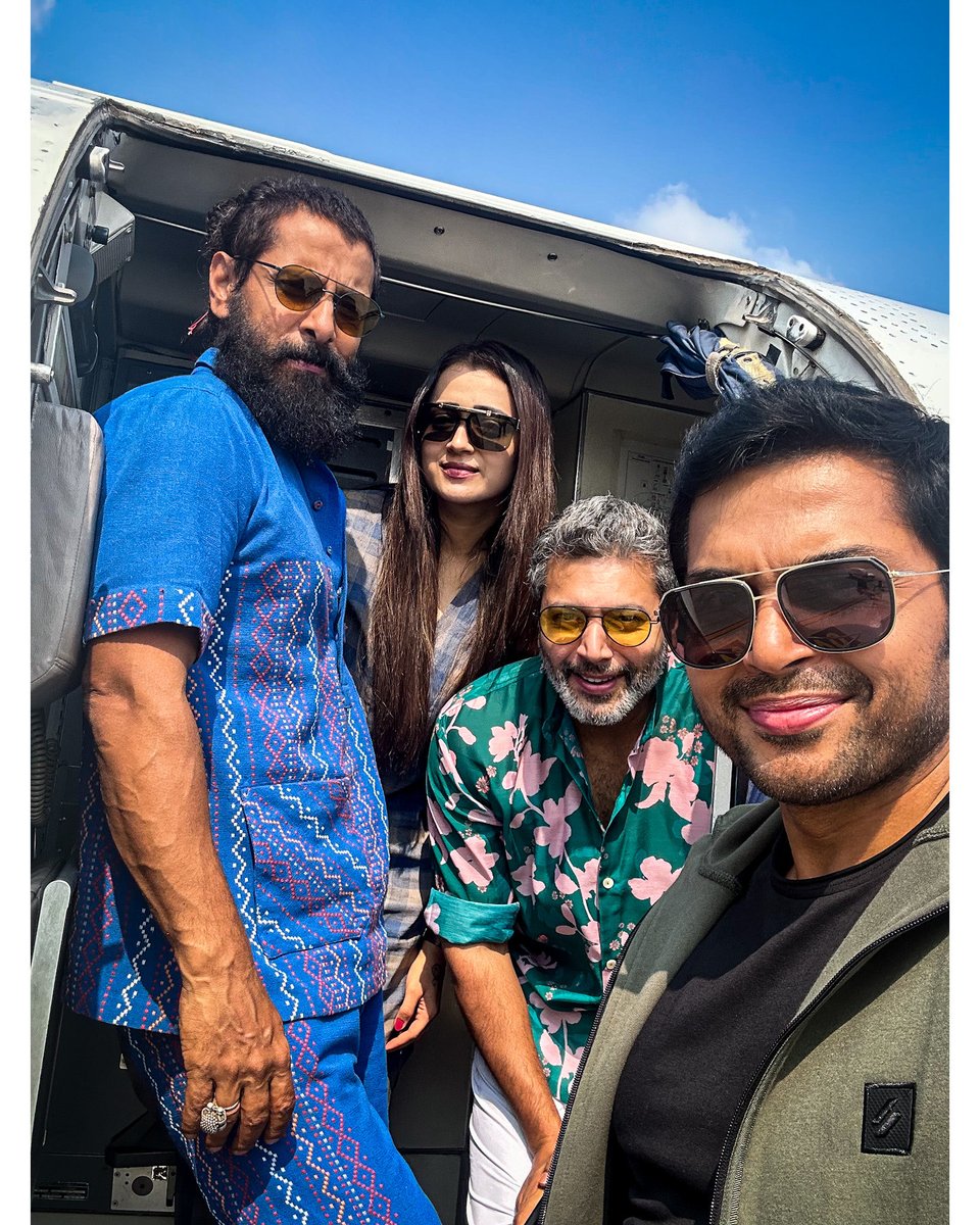 iam_RaviMohan's tweet photo. Bengaluru varom unga ooru😁 #ps2 ⁦@Karthi_Offl⁩ ⁦@trishtrashers⁩ ⁦@chiyaan⁩ ⁦⁦@MadrasTalkies_⁩ ⁦@LycaProductions⁩ https://t.co/bDwio3BqW2