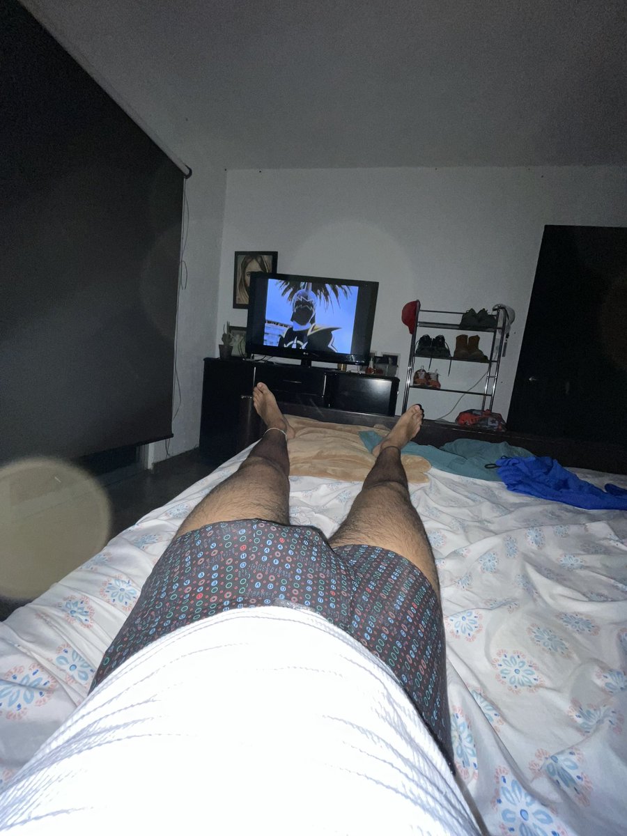 andreshernanu's tweet photo. buenas noches 😴 con los power rangers de fondo 🤺 https://t.co/5wqs8XlXTT