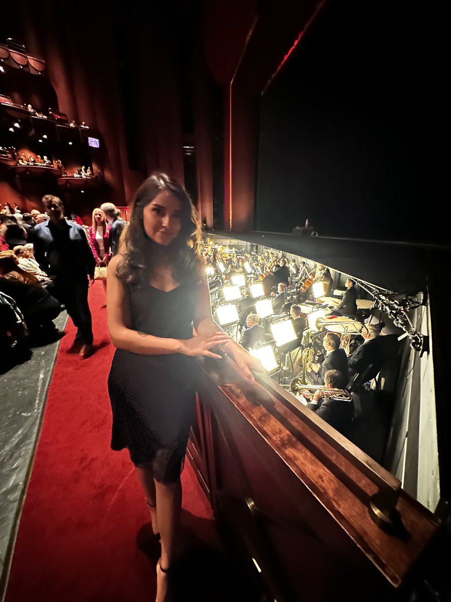 pusimoniwid's tweet photo. Houston grand opera night https://t.co/v77rBqsO0Z
