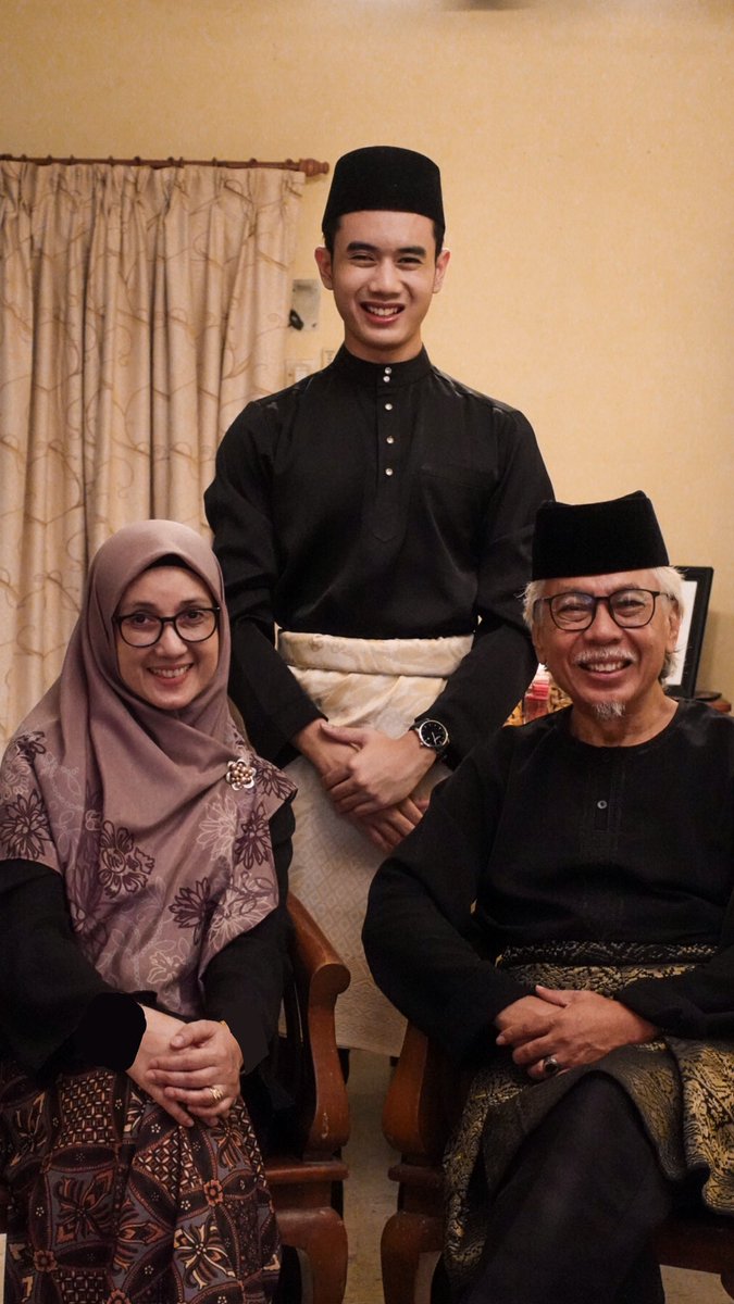 fxtinmazlan's tweet photo. Jom kita buktikan tahun ni banyak yang tema hitam. Team black drop your picture below!!! https://t.co/SNYstTCoYV