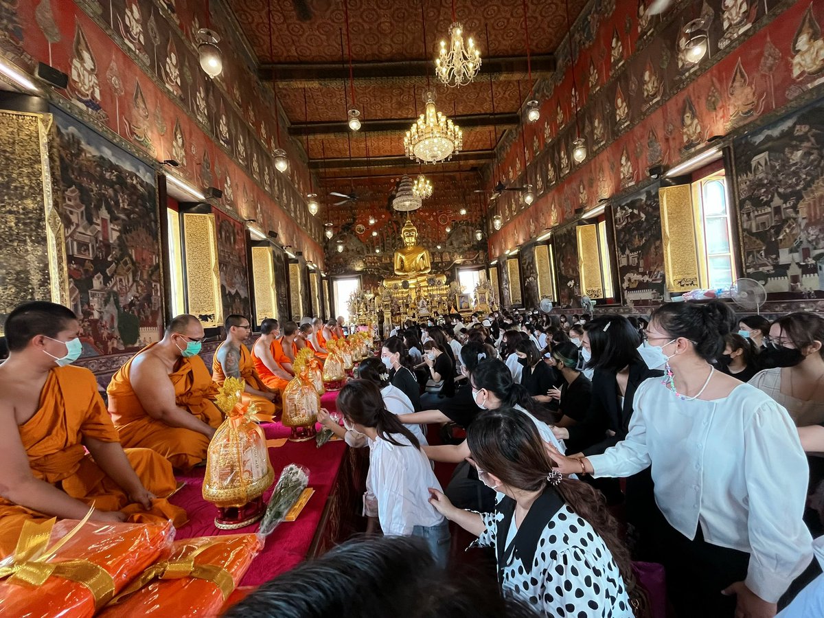 คนเก่งมีอะโรฮ่ามาหาบินเยอะแยะเลย บินมองอยู่ใช่ไหม วันนี้มาทำบุญส่งบินให้เดินทางปลอดภัยที่นะ อยู่ที่ไหนก็ขอให้รับรู้ว่ามีคนรักบินเยอะมากเลย ขอขอบคุณทุกคนทุกท่านเลยนะคะที่มอบความรักให้บินกันขนาดนี้ 💜🤍
#MOONBIN #문빈 #มุนบิน