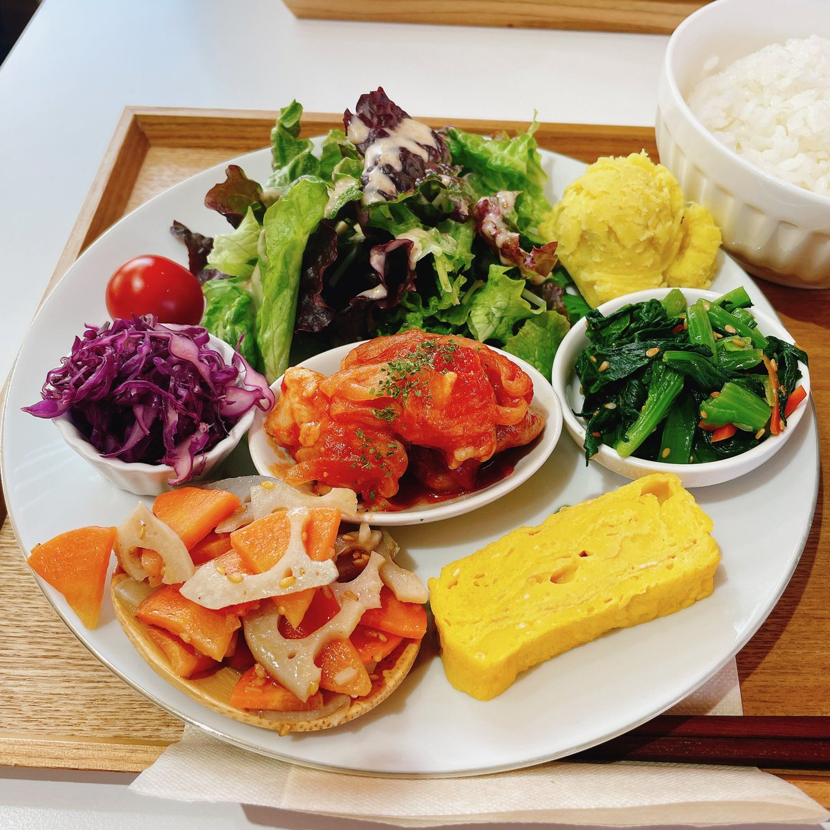 pampukinhat's tweet photo. 瑞江【猫舌食堂】
瑞江で見つけたアットホームなお惣菜カフェ☕️
名物の惣菜プレートには日替りで並ぶ野菜豊富なお惣菜がたっぷり☺️
看板猫のジータちゃんのクッキーが乗ったプリンも可愛かった🍮

#猫舌食堂 #カフェランチ #瑞江 #瑞江カフェ #瑞江ランチ #瑞江グルメ https://t.co/0oRHCQ6rRW