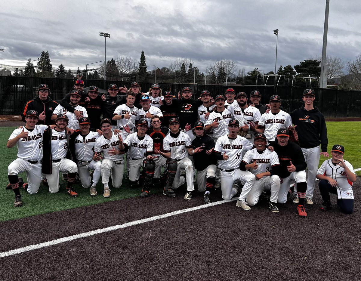 LCOttsBB's tweet photo. The Pios get great pitching from Pierson and Nomura and big swings from Ghammachi and Cavagnaro to pull away late and move on in the winner’s bracket  on Day 1 of the NWC Tourney!   10-4 Good Guys!  #RollPios https://t.co/yFPfAg1M8H