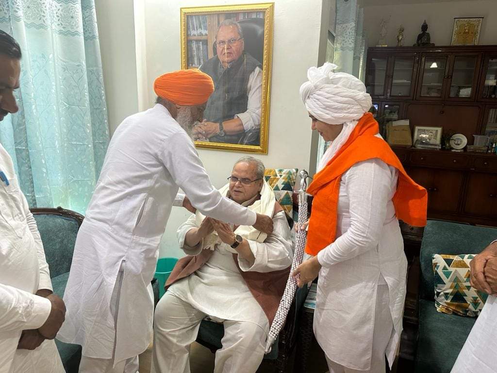 VikashK23838908's tweet photo. #देश_सत्यपाल_मलिक_के_साथ_है Apex court should take suo motto cognizance of ex j&k governers #Intrview with kran thappar...where he raised serious issues regarding national security https://t.co/mxuDqph5pp