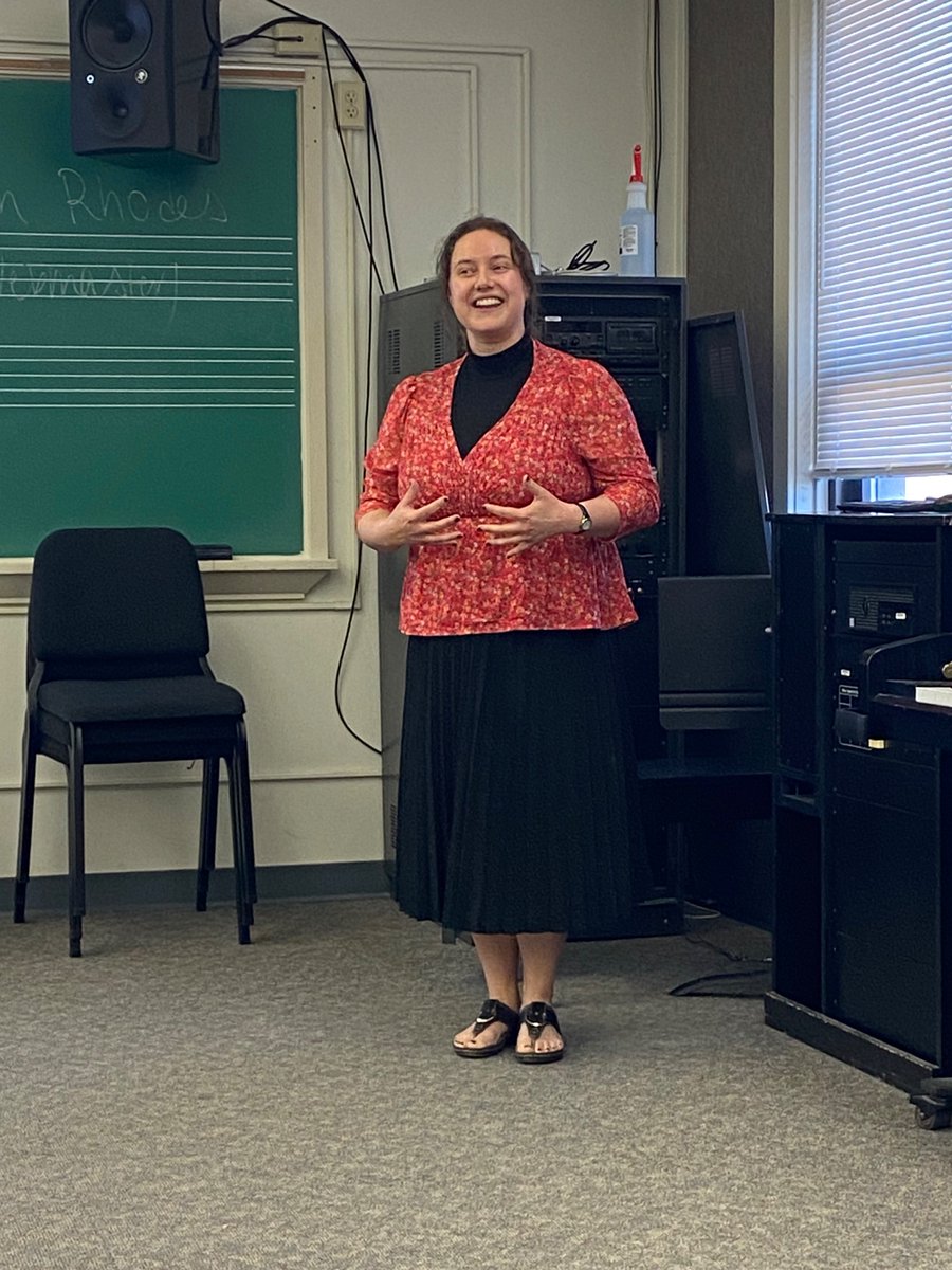 Today we had our semesterly Casual Performance Night and Mockference all at once. Our eyes and ears are treated to delights ranging from medieval Portuguese music to “An Analysis of Ethnomusicological Collegiate Social Dynamics in Extreme Conditions.” See you next year!