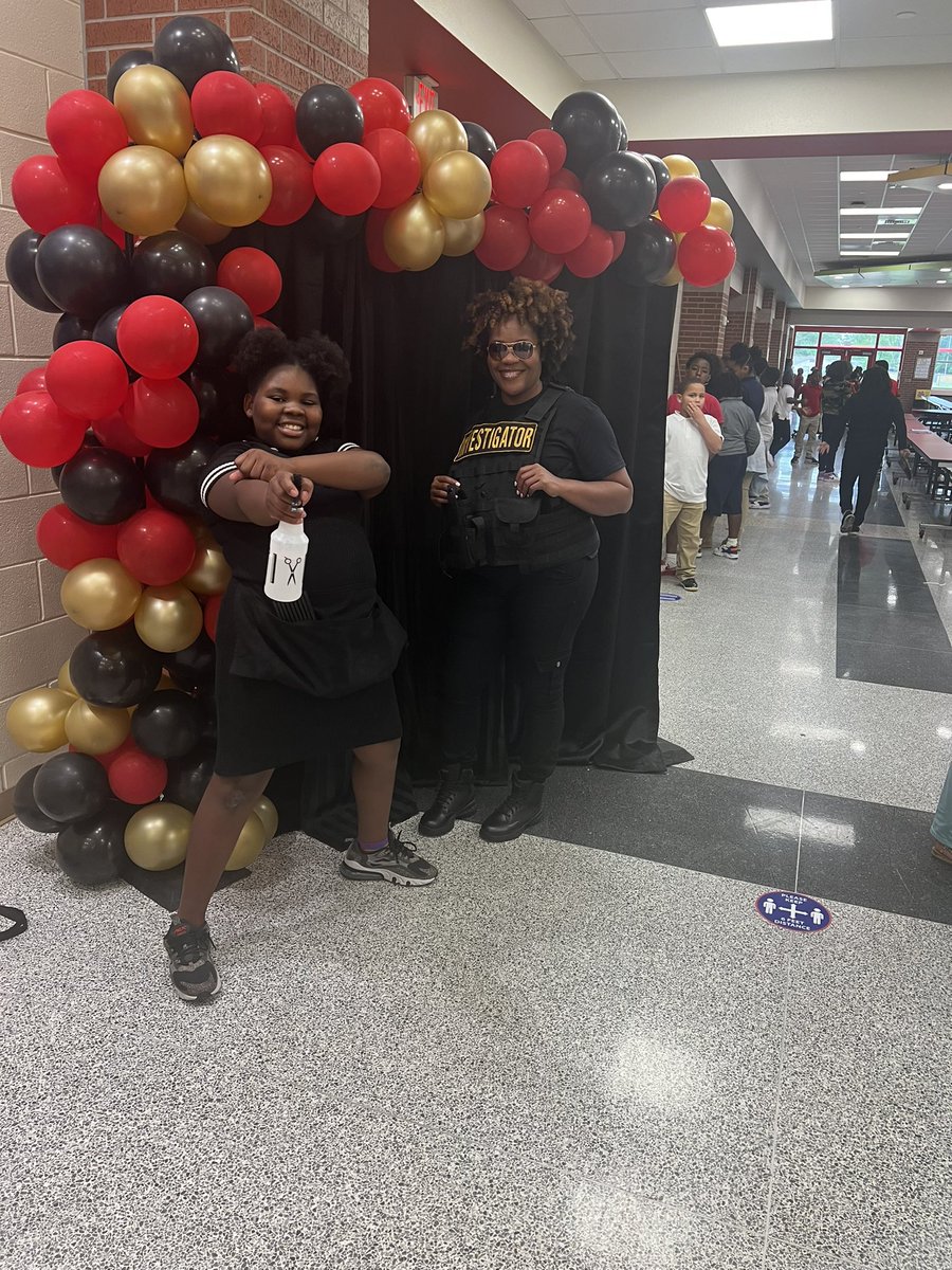MsSHayes3's tweet photo. A few more Career Day 2023 photos…Principals are Naturally Ordained Investigators….Just call me The PI for the day… The YouTuber presenter was a hit… Subscribe to her channel. She was a SOARing hit sharing how consistency is key to a strong finish. 

https://t.co/H0VW85knrx https://t.co/Z5JvjPeVNf
