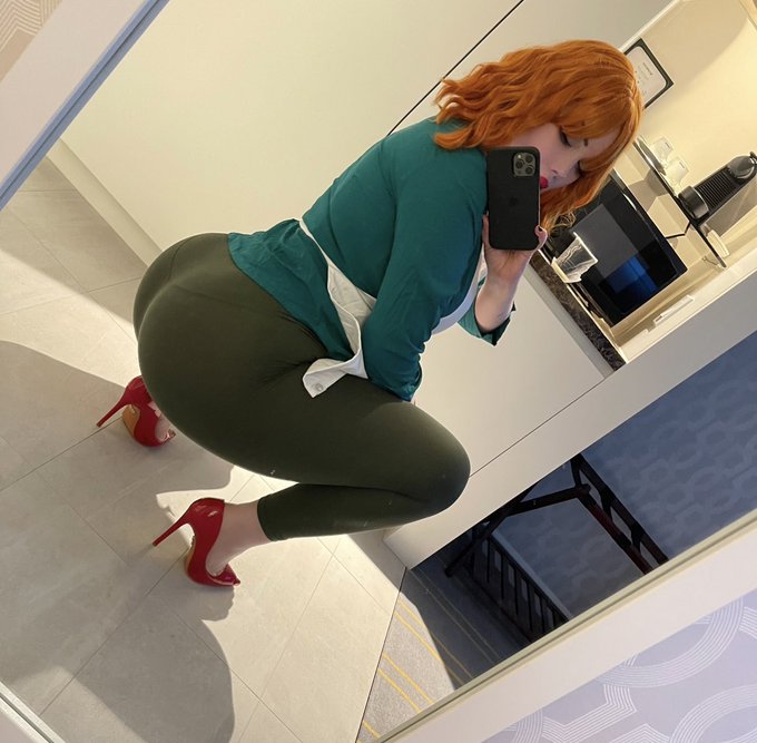 Dexters mom 🔥  https://t.co/aRh1dEGJAF https://t.co/RDeG4AKZZi