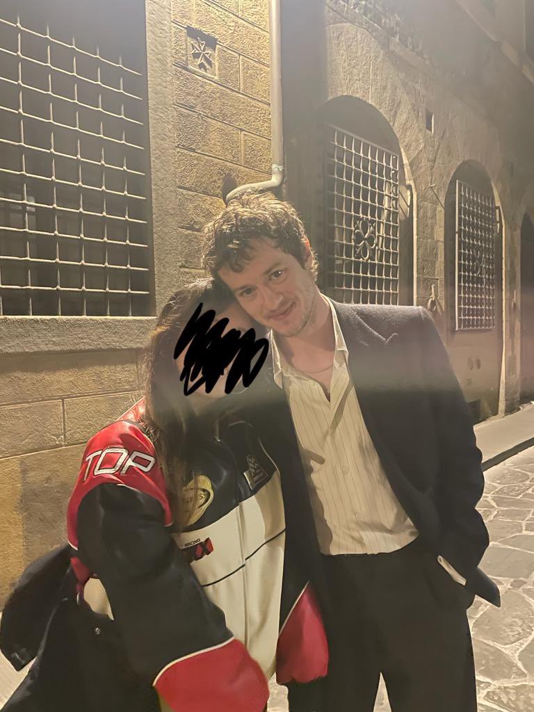 illicitaffaiths's tweet photo. cant believe i met joseph quinn DRUNK out of my fucking mind https://t.co/l1qTO4pzKU