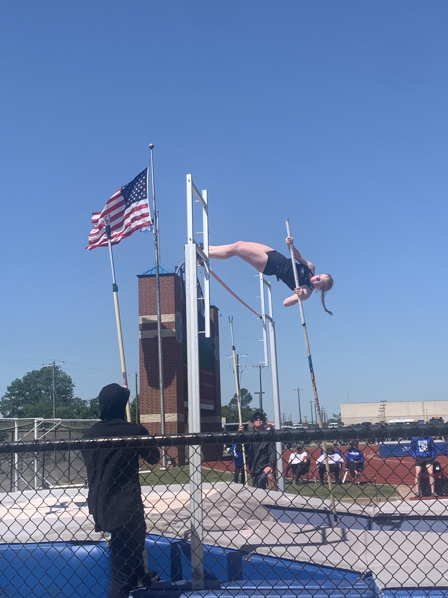 AISDHSTrackCC's tweet photo. Peyton Berry took first place in the Pole Vault and is headed to Regionals! https://t.co/ozLD1BtEGH