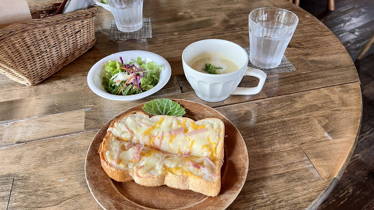 media_neko's tweet photo. きょうのランチは北上のカフェ ポンシャでクロックムッシュのスープセットを食べたよ。チーズとバターが焼けた香りってなんでこんなに食欲をそそるんだろうねってつくづく感じる幸せいっぱいのうまうまだよ╰(*´︶`*)╯♡
#気仙食べまくり https://t.co/1KNQuYQI5h