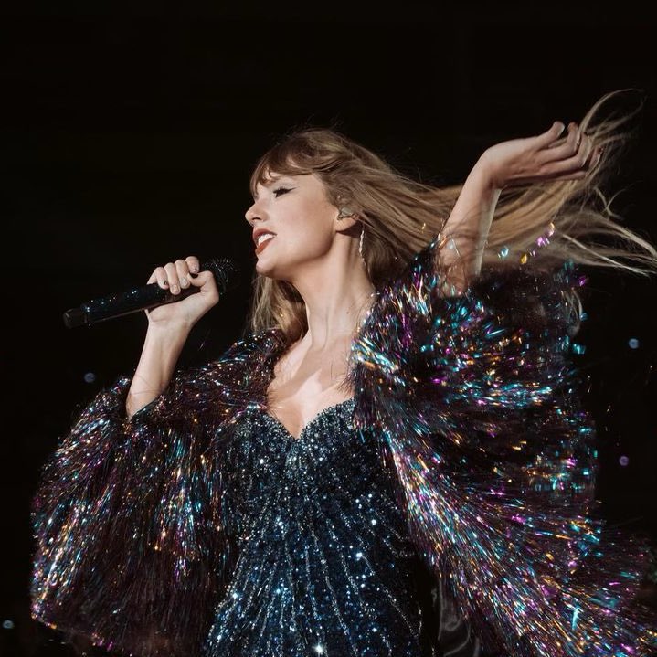 tswifterastour's tweet photo. Taylor Swift - The Eras Tour (2023) https://t.co/vvksvGbRWU