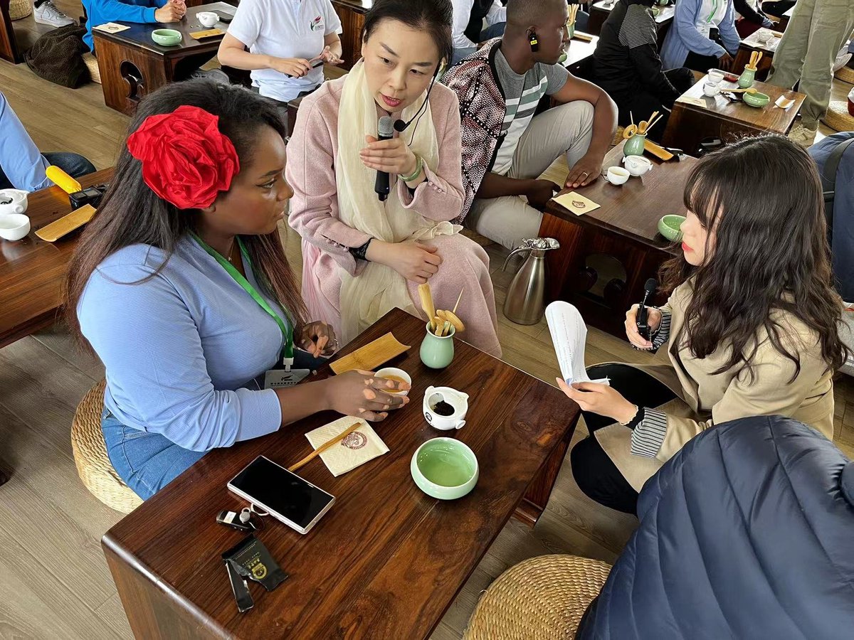 DGAfrica_MFA's tweet image. On April 21, African youth delegates of the 7th China-Africa Youth Festival experienced tea-picking and tea art at the Chaxigu tea garden in Tai’an, Shandong Province.

They were intrigued by how intangible cultural heritage could drive the growth of rural tourism industry.