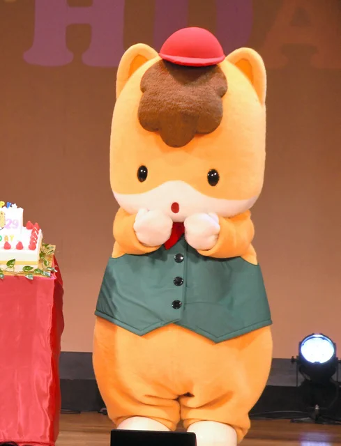 群馬県「ぐんまちゃん」グッズの売上額（2021年）を104億多く入力してしまう