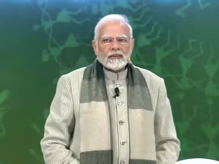 chitrapadhi's tweet image. Pic 1 .Mandali Mandukas : oooh Modi ji looks so handsome ...the tiger incarnate .... Vishwa Guru born to "conquer" us ( mandalimandukas )

The other pics. Nationalists : Om Shanti brothers ..as you join #BipinRawat and the rest .