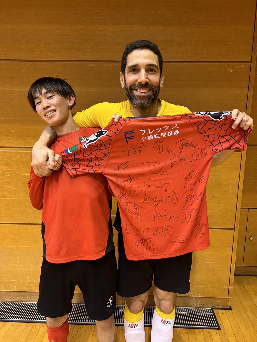bardral_urayasu's tweet photo. 🔴Follow Me✨⚫️

Instagram開設記念‼️フォロー＆リツイートで22-23シーズン選手直筆サイン入りユニフォームをGET✨

✅参加方法
1️⃣浦安公式Instagram(https://t.co/1ktLPl8czG)をフォロー
2️⃣この投稿をリツイート

当選はインスタDMにてご連絡いたします🎊
⚠️締切：4/30(日)12:00‼️

#bardral
#強闘 https://t.co/keVN5qZTwT