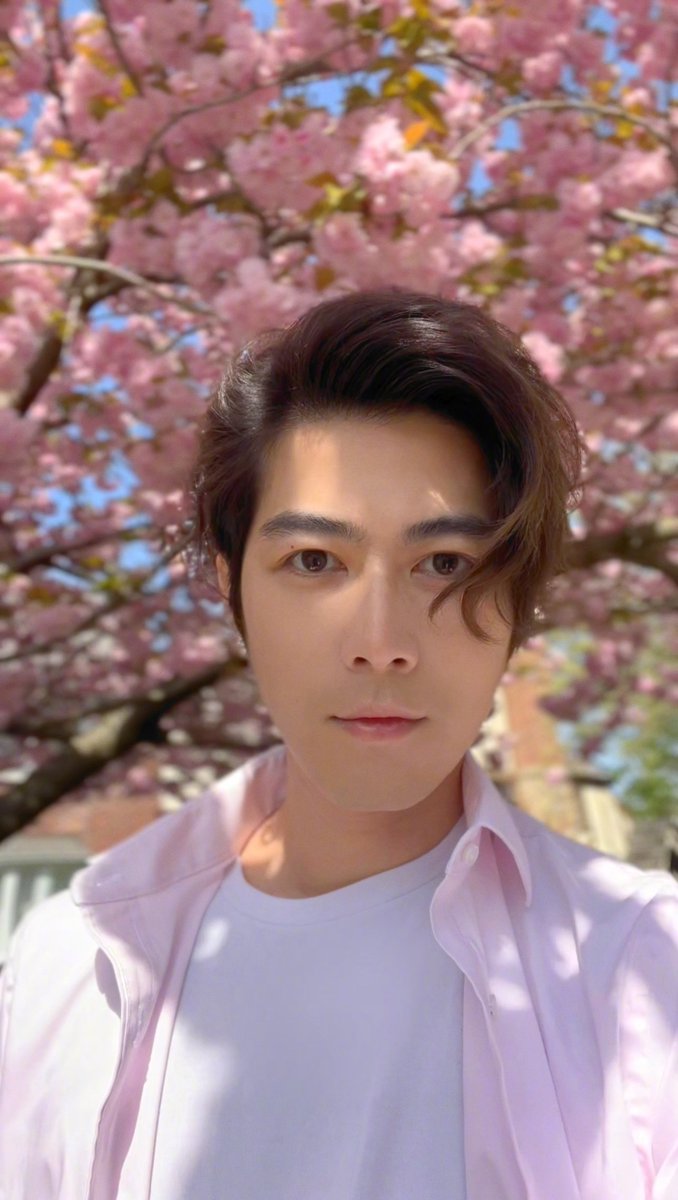 cdrama_update's tweet photo. #ChenXuedong shares new selfie
#CheneyChen #陈学冬 https://t.co/hvqGeaVgod
