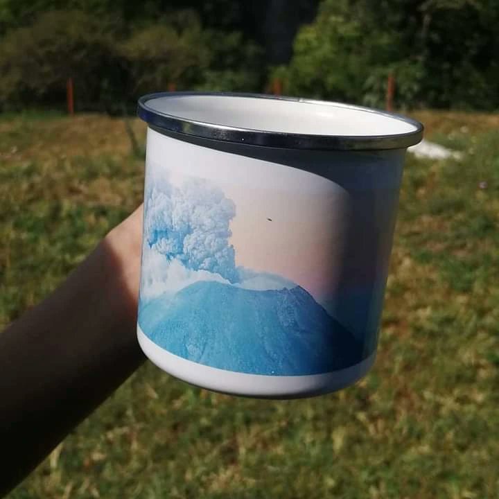 VolcanoColima's tweet photo. No importa si es en la ciudad, la playa o la montaña, acompaña tus aventuras con la #tazavolcánica #tazavolcanicavintage
 La única que se adapta a tus actividades ☕🌋 #tazadepeltre #tazadelvolcan #tazadecolima #tazadecafe #VolcandeColima
Pedidos @VolcanoColima https://t.co/OXvYv6VqEL